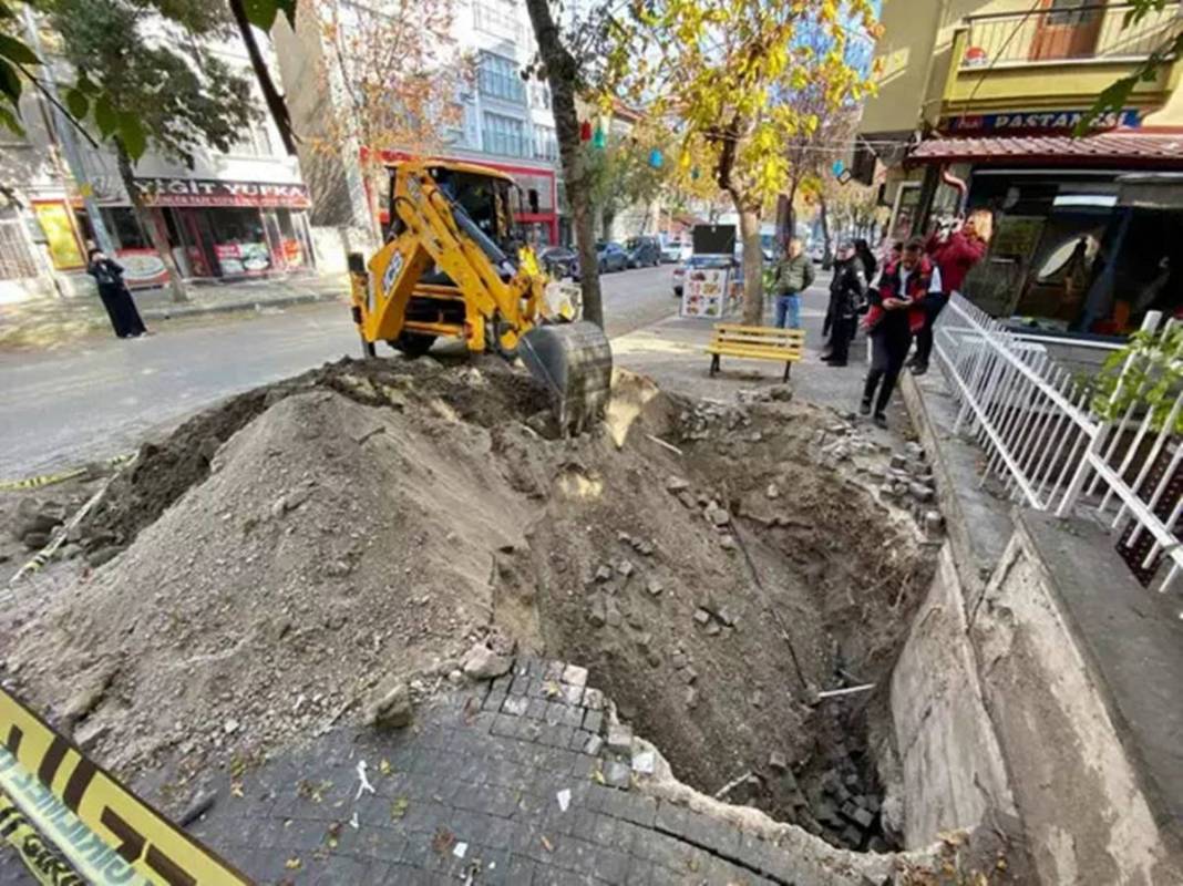 Görevli gibi giyinip sokağı kazdılar: Çıkanlar hayrete düşürdü! Borulara zarar verince gerçek ortaya çıktı 28